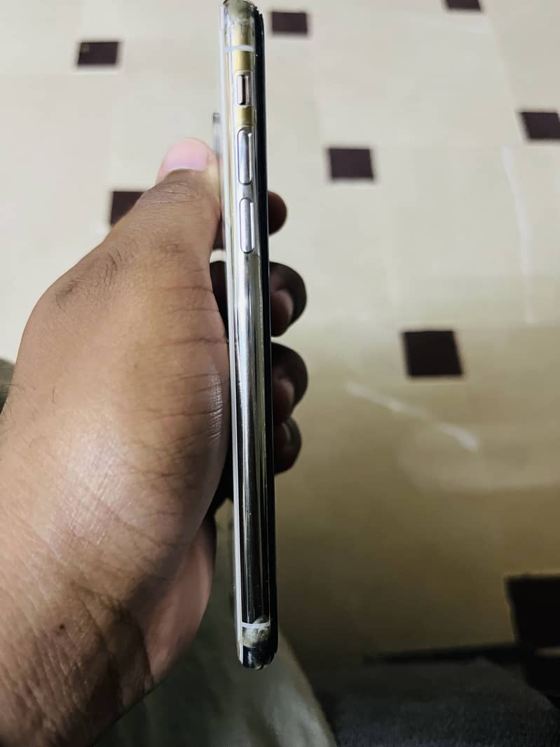 Apple iPhone X 3