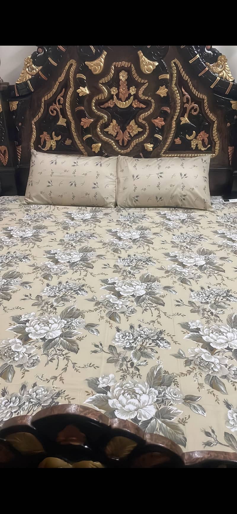 King sized chonyoti bed set ( 2side table + 1dressing +) 0