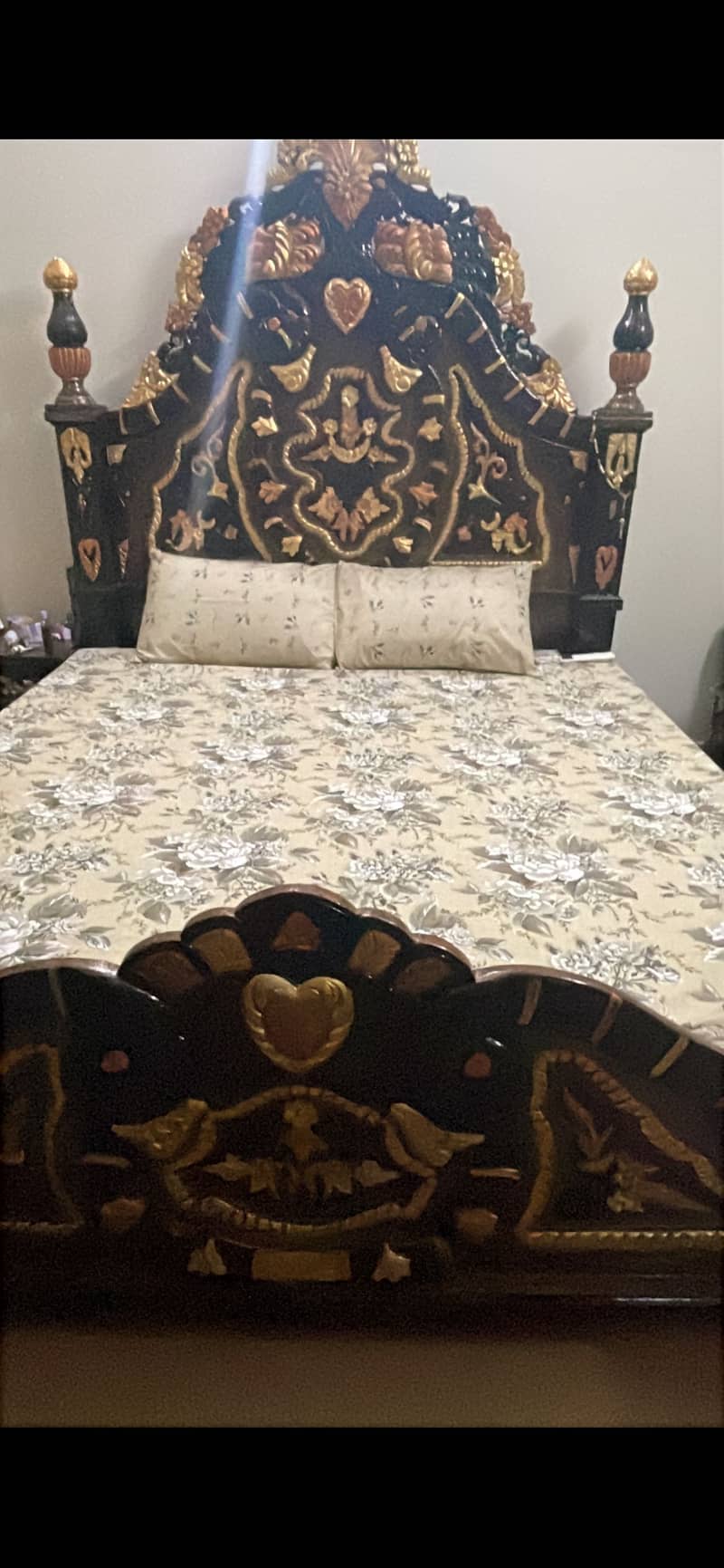 King sized chonyoti bed set ( 2side table + 1dressing +) 1