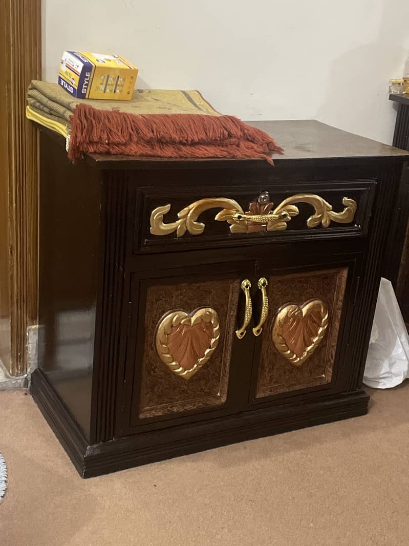 King sized chonyoti bed set ( 2side table + 1dressing +) 5