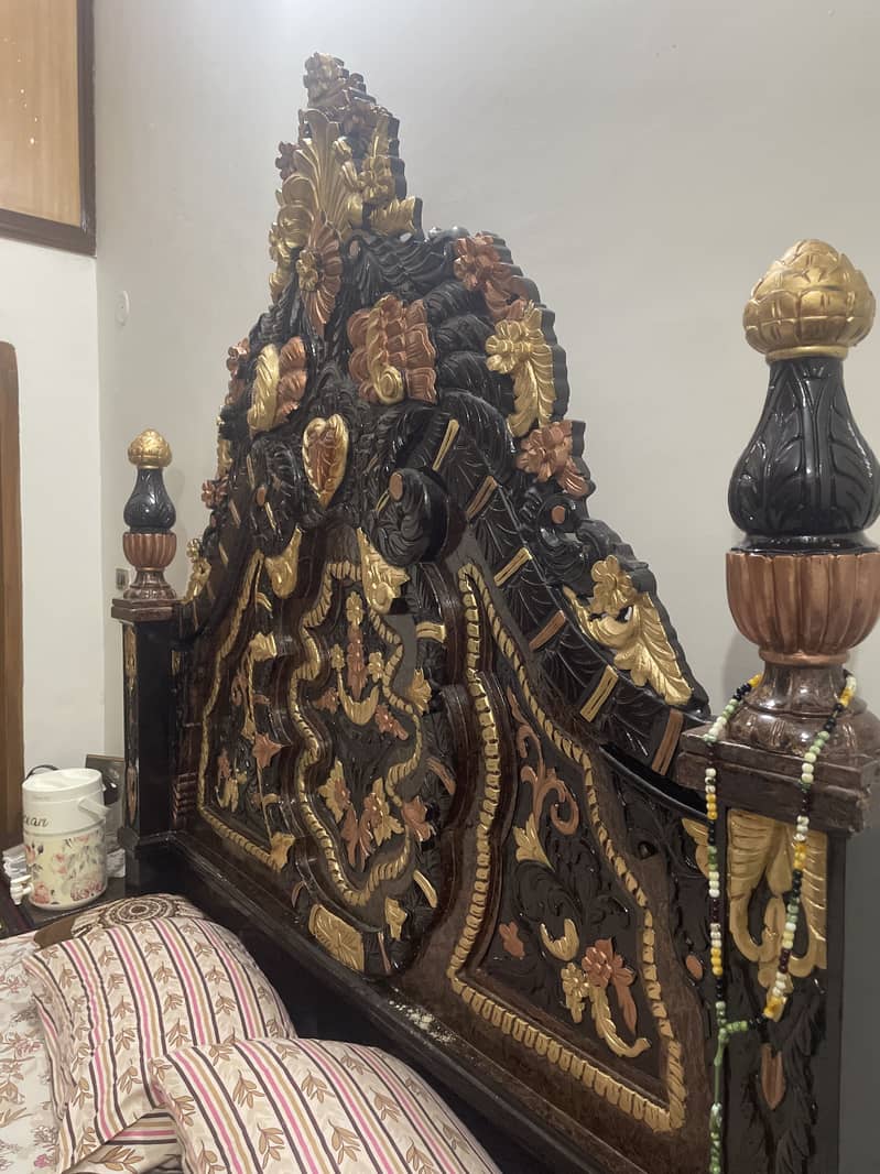 King sized chonyoti bed set ( 2side table + 1dressing +) 6