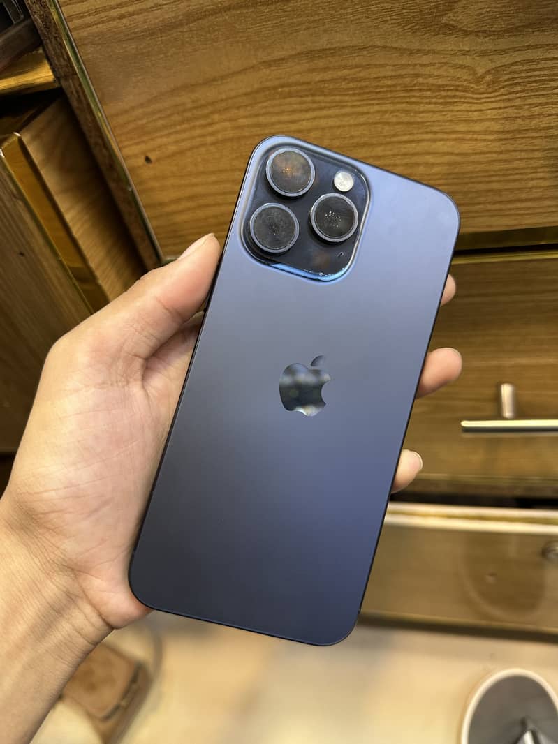 Apple iPhone 15 Pro Max 3