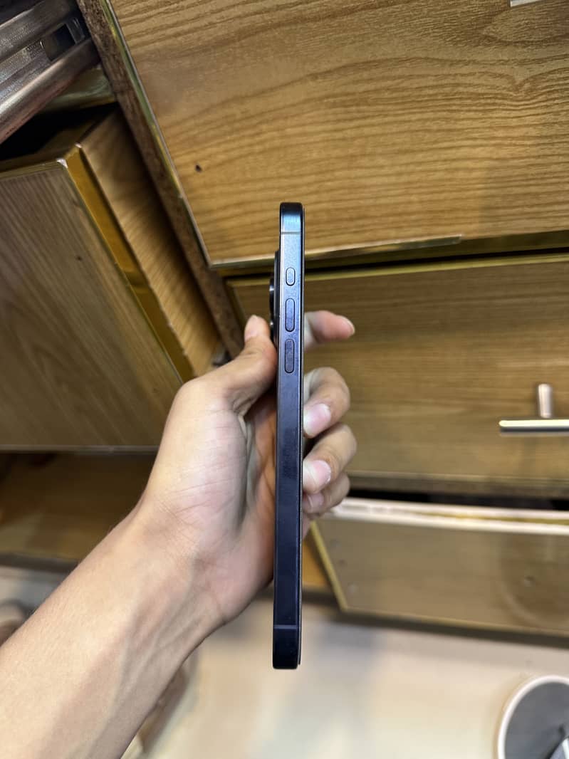 Apple iPhone 15 Pro Max 5