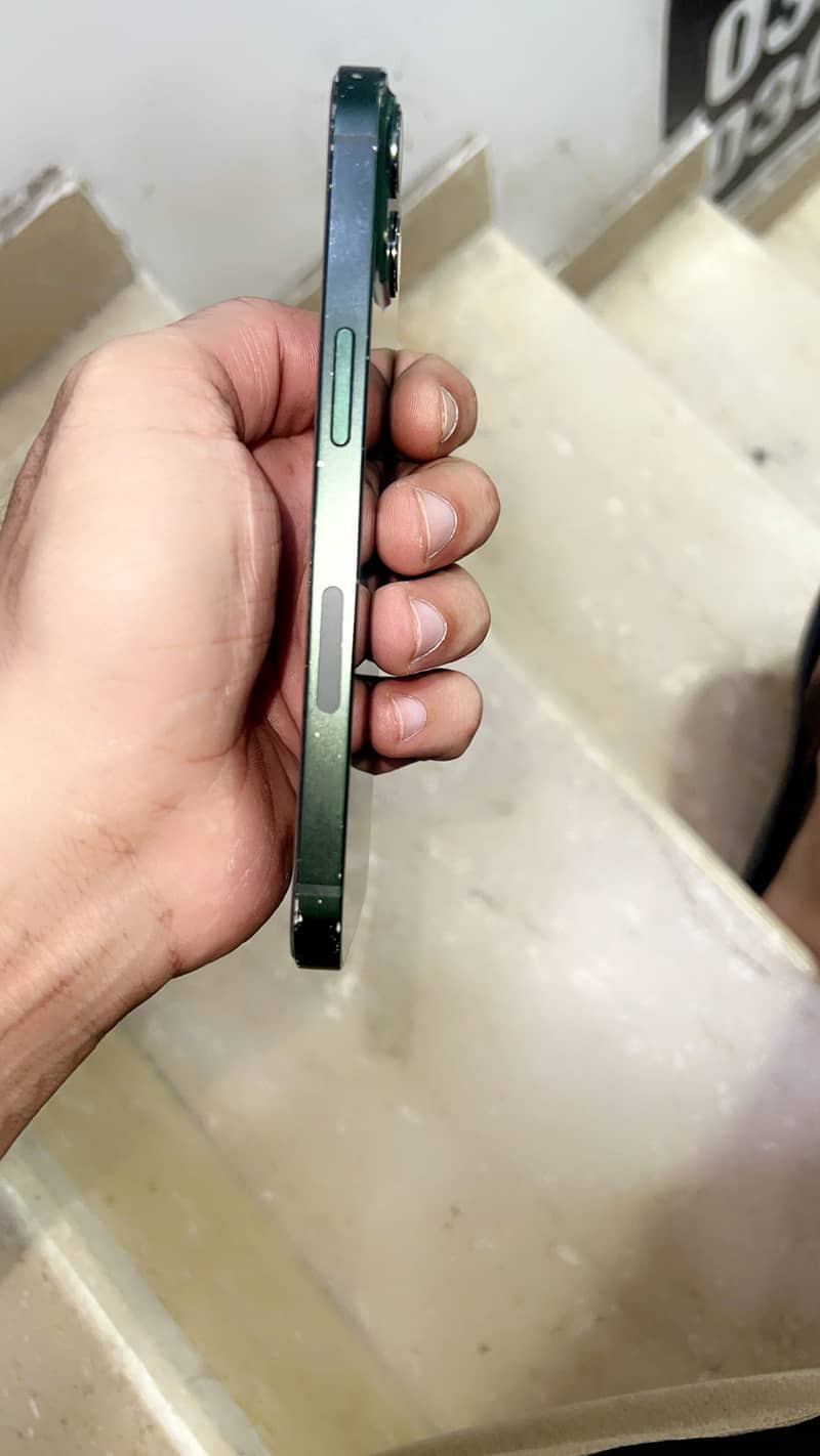 Apple iPhone 13 1