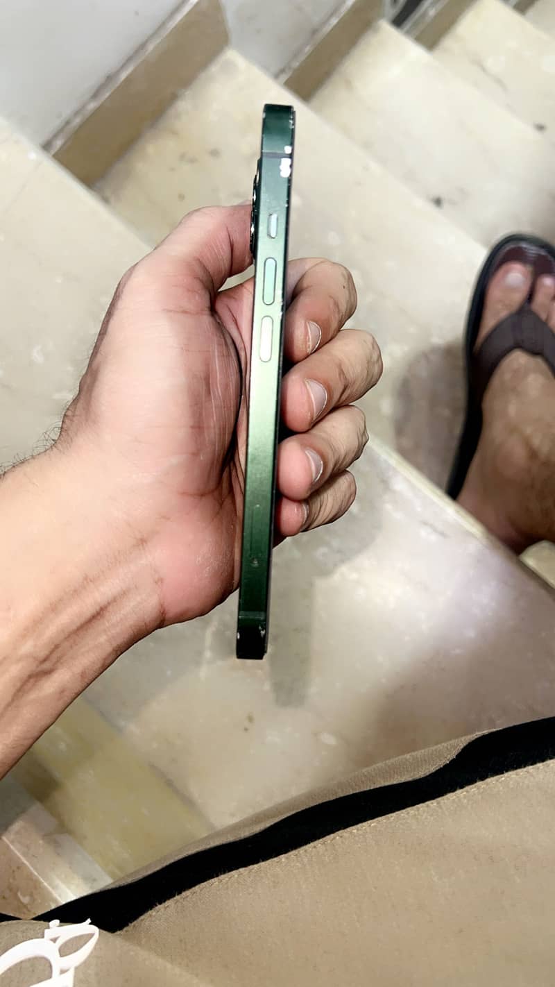 Apple iPhone 13 3