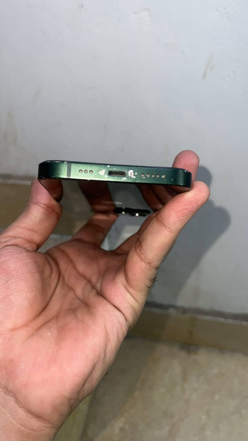 Apple iPhone 13 4