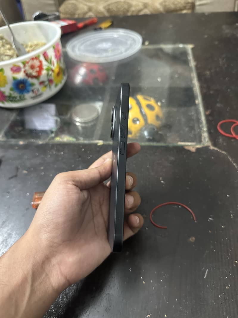 Apple iPhone 16 1