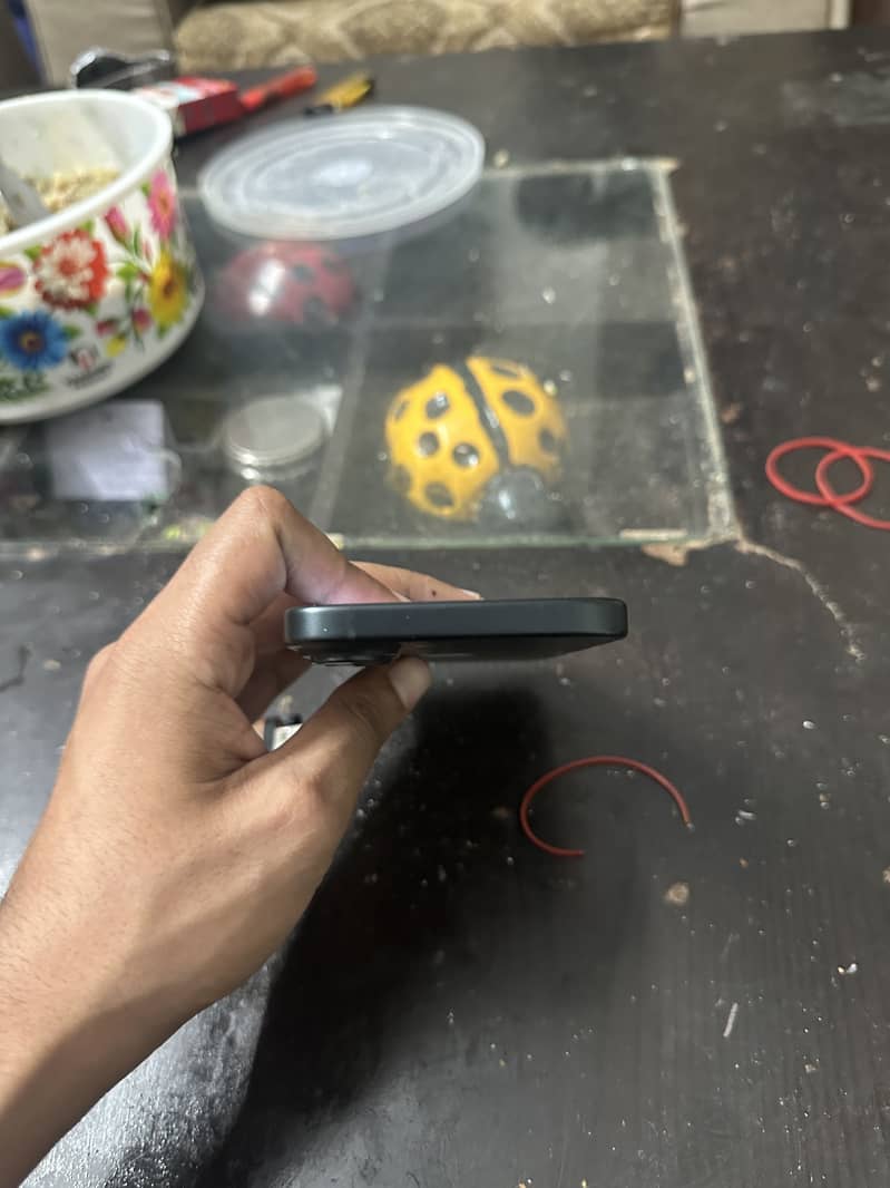 Apple iPhone 16 3