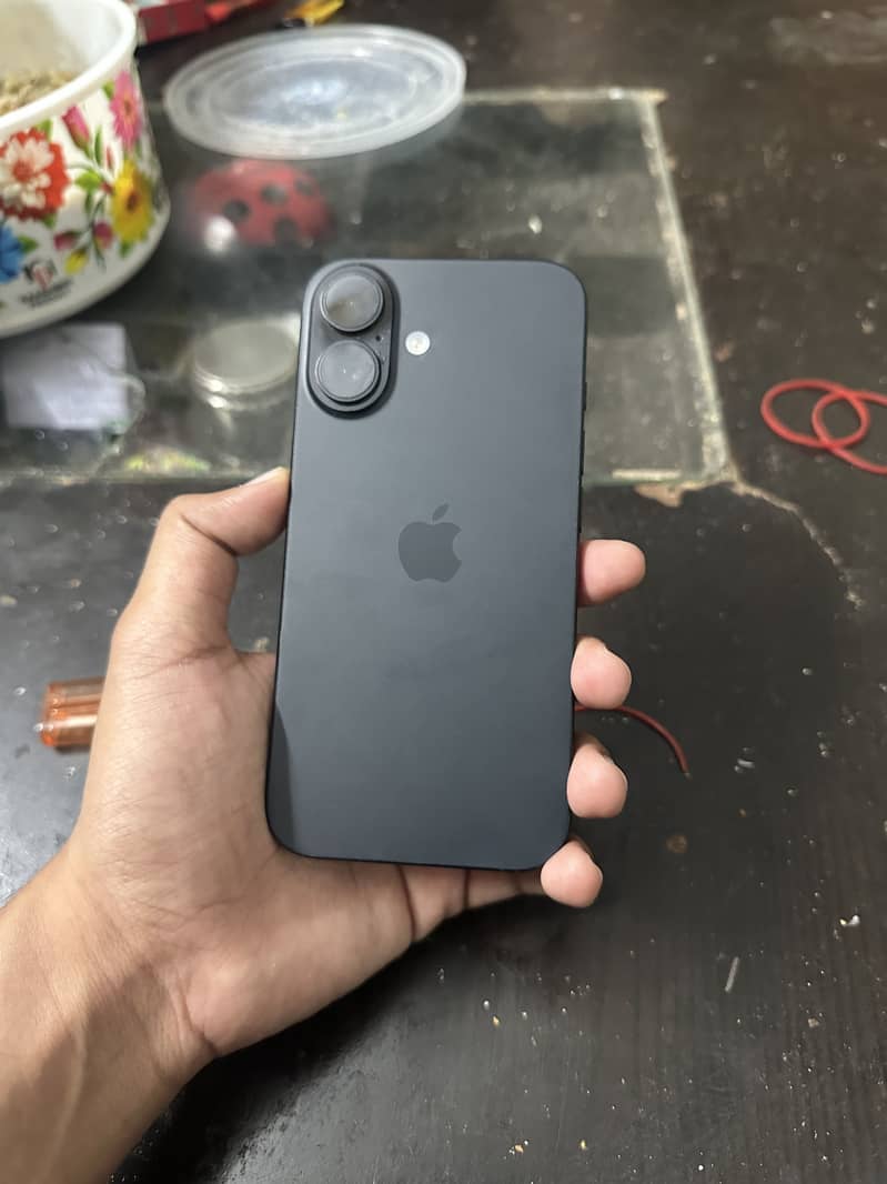 Apple iPhone 16 5