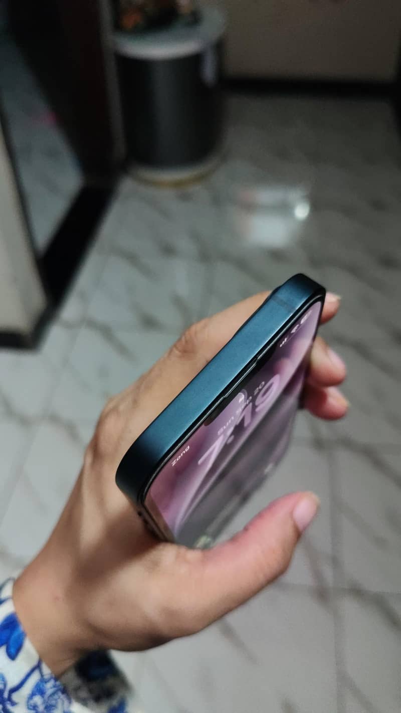 Apple iPhone 13 2