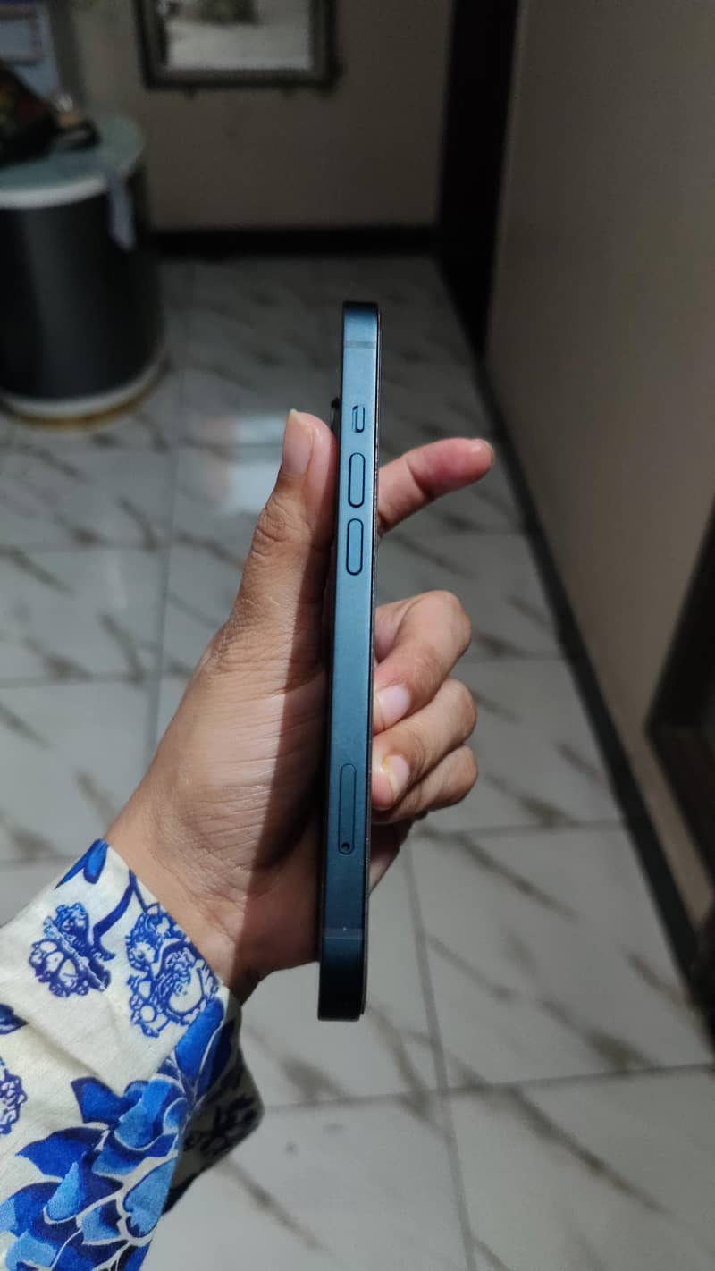 Apple iPhone 13 3