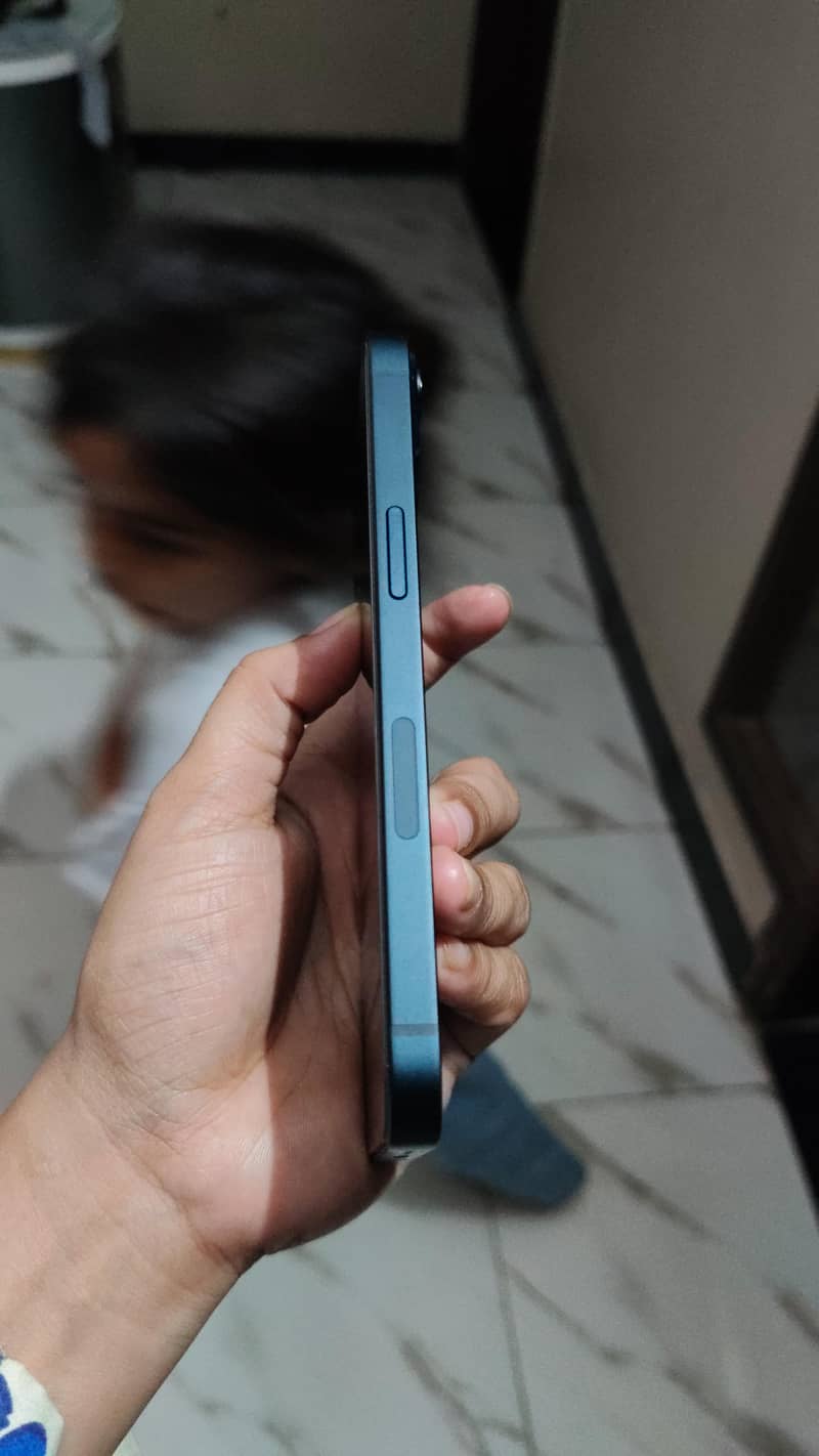 Apple iPhone 13 6