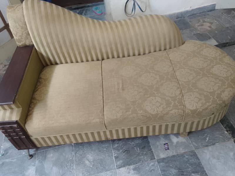 Dewan Sofa 2