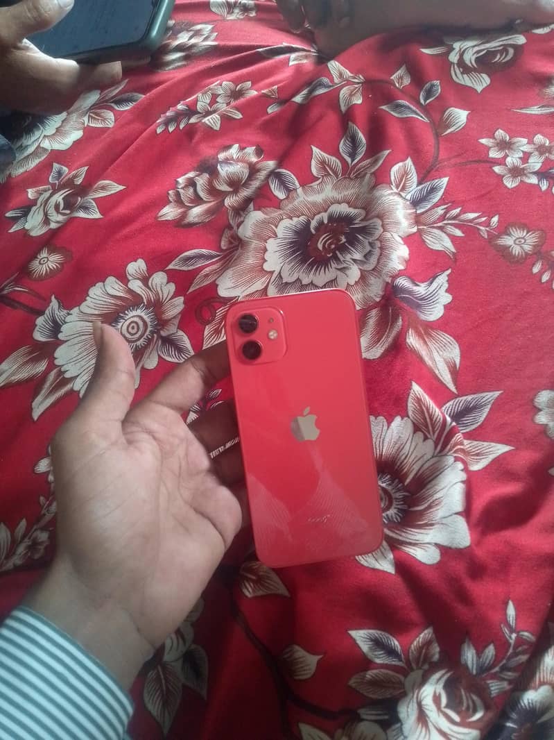 Apple iPhone 12 4