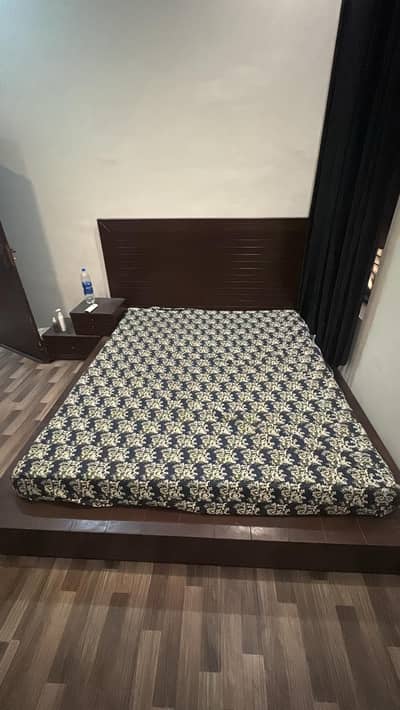 Low profile bed
