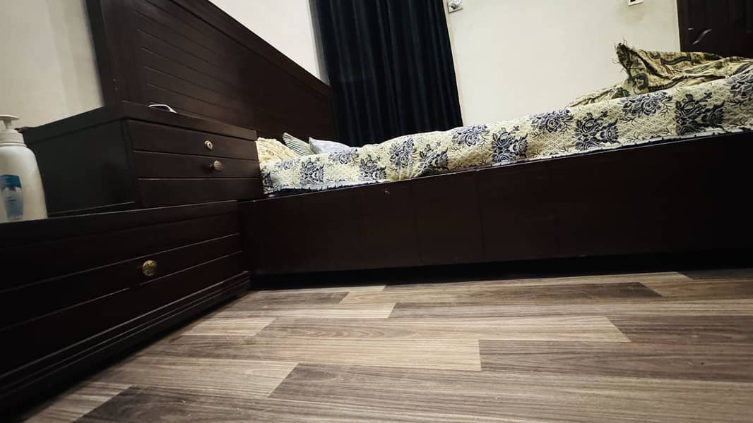 Low profile bed 1