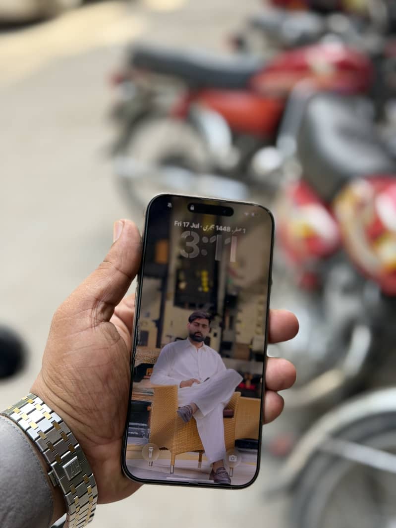 Apple iPhone 16 Pro Max 4