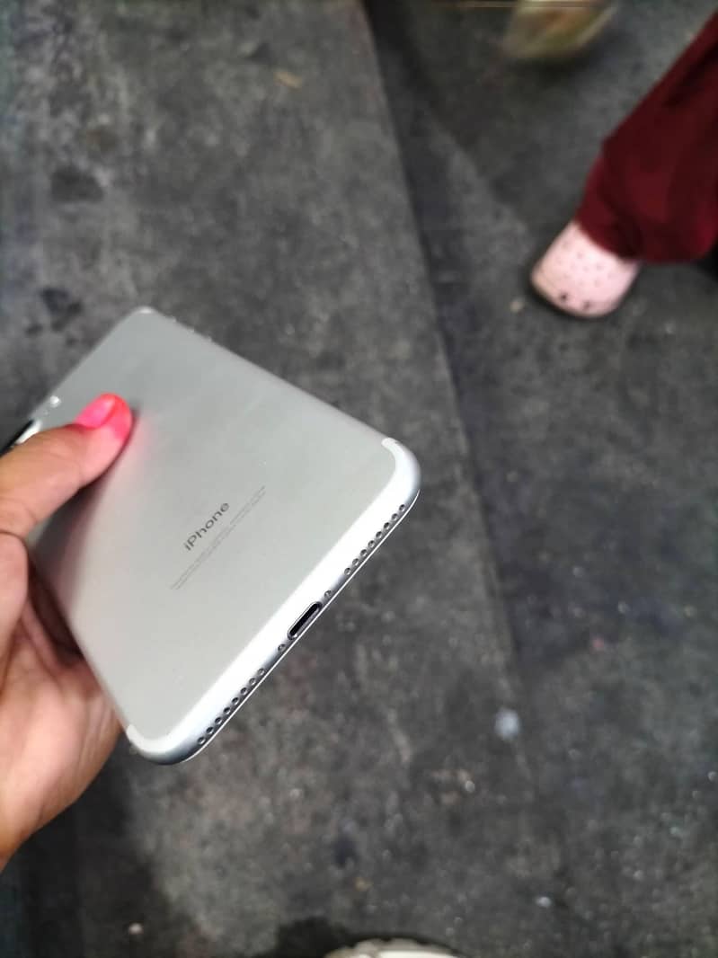 Apple iPhone 7 Plus 2