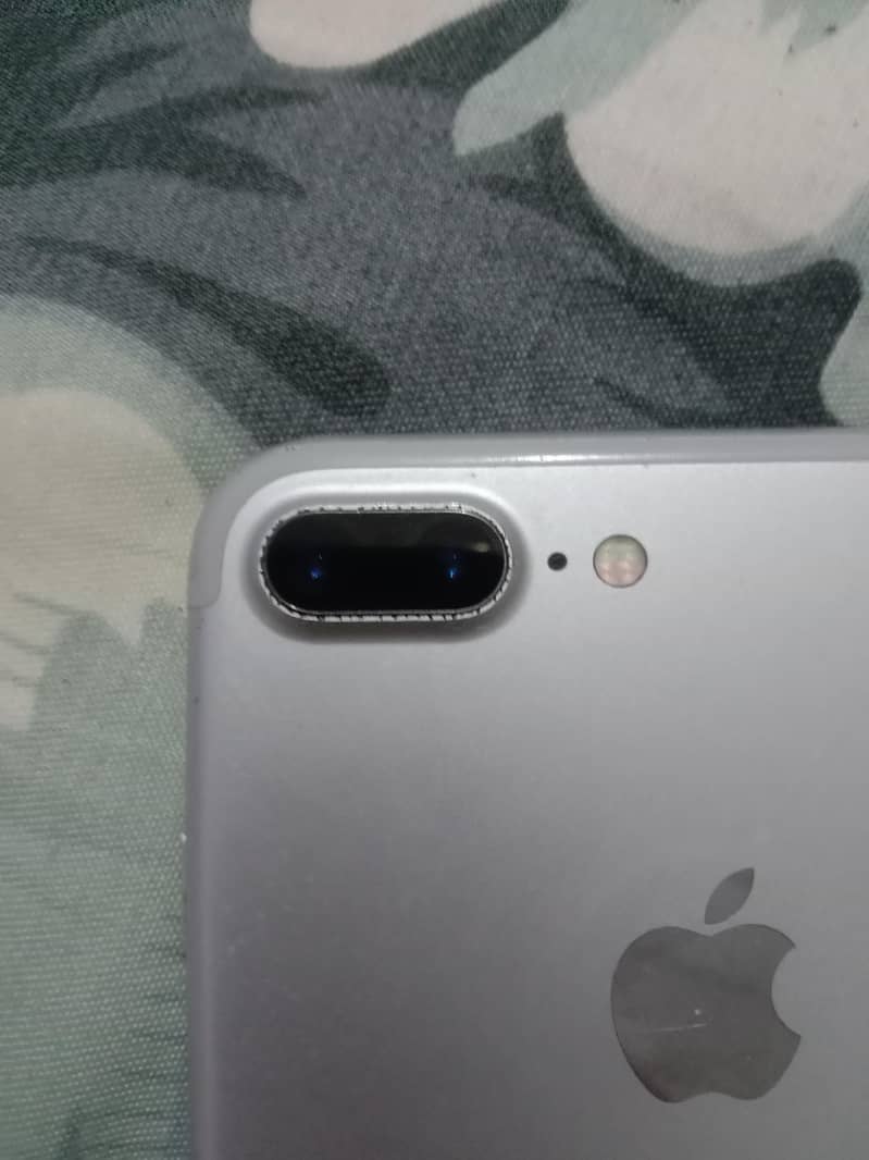 Apple iPhone 7 Plus 2