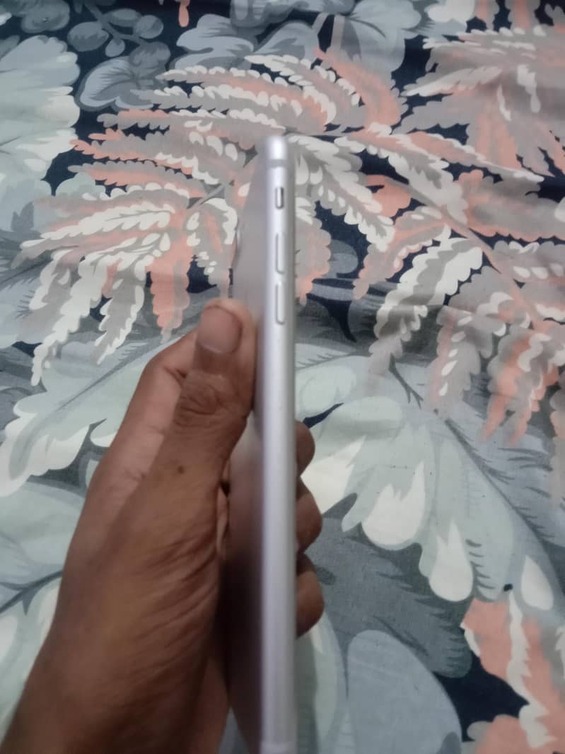 Apple iPhone 7 Plus 4