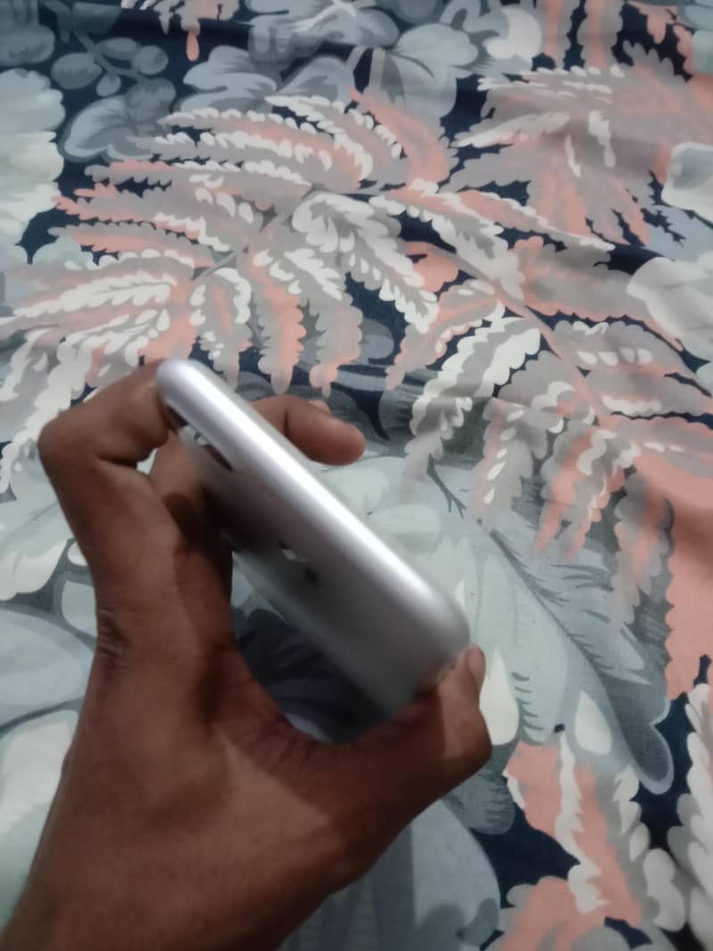 Apple iPhone 7 Plus 5