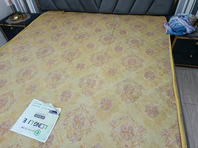 King size double bed mattress for sale in best price