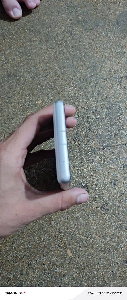 Google Pixel 7a 5
