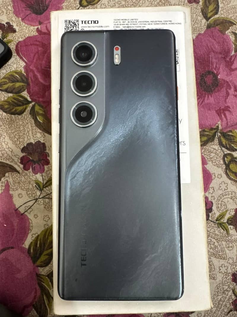 Tecno CAMON 40 Pro 0