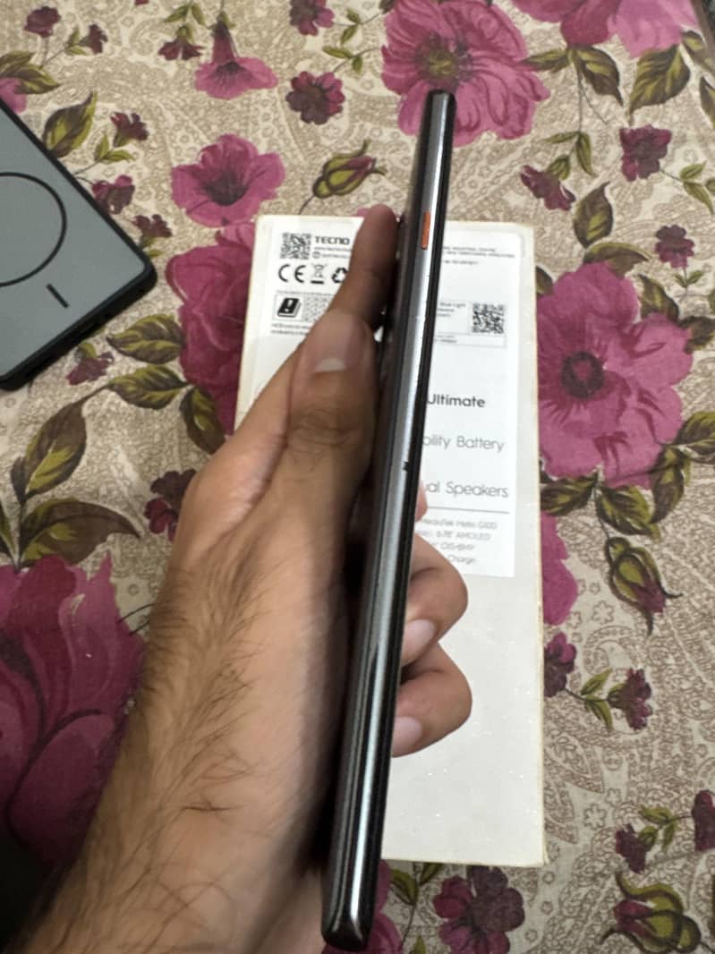 Tecno CAMON 40 Pro 3