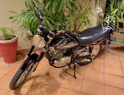 Suzuki GS 150 SE BLACK