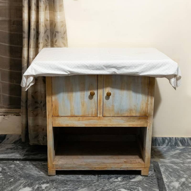IRON TABLE 0