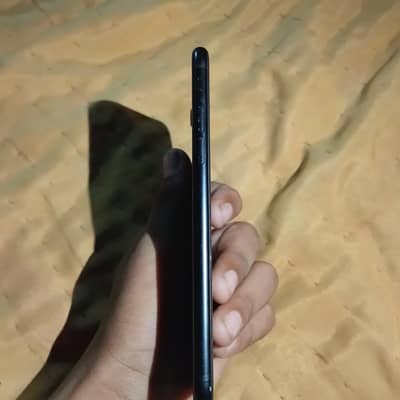 Apple iPhone 7