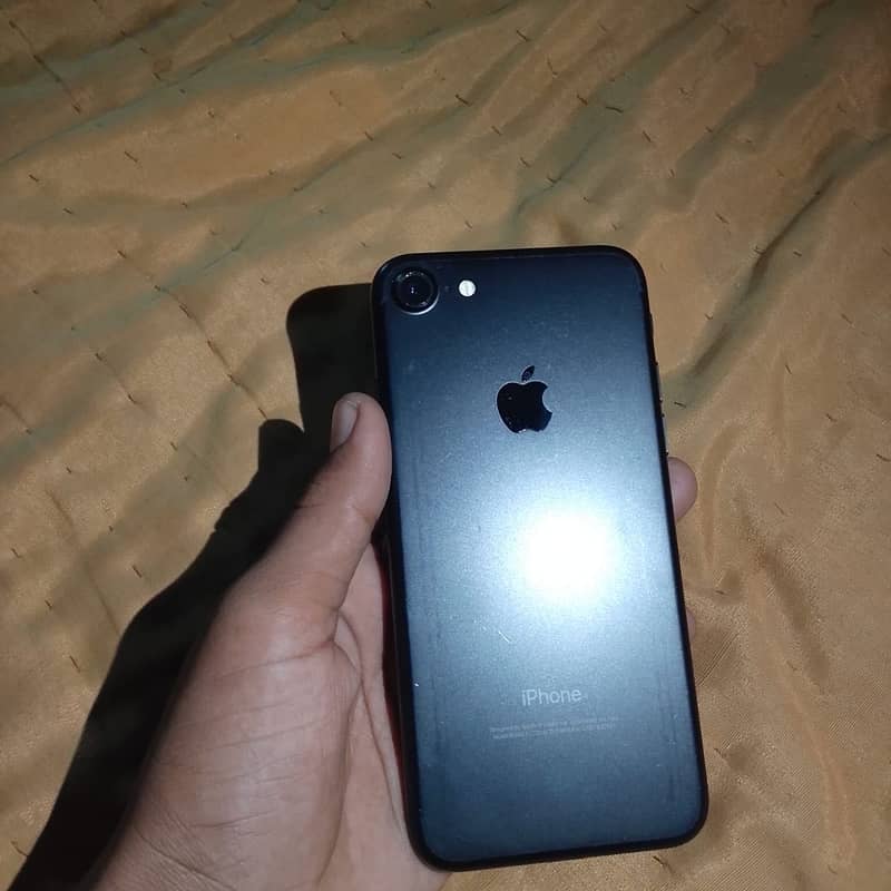Apple iPhone 7 3
