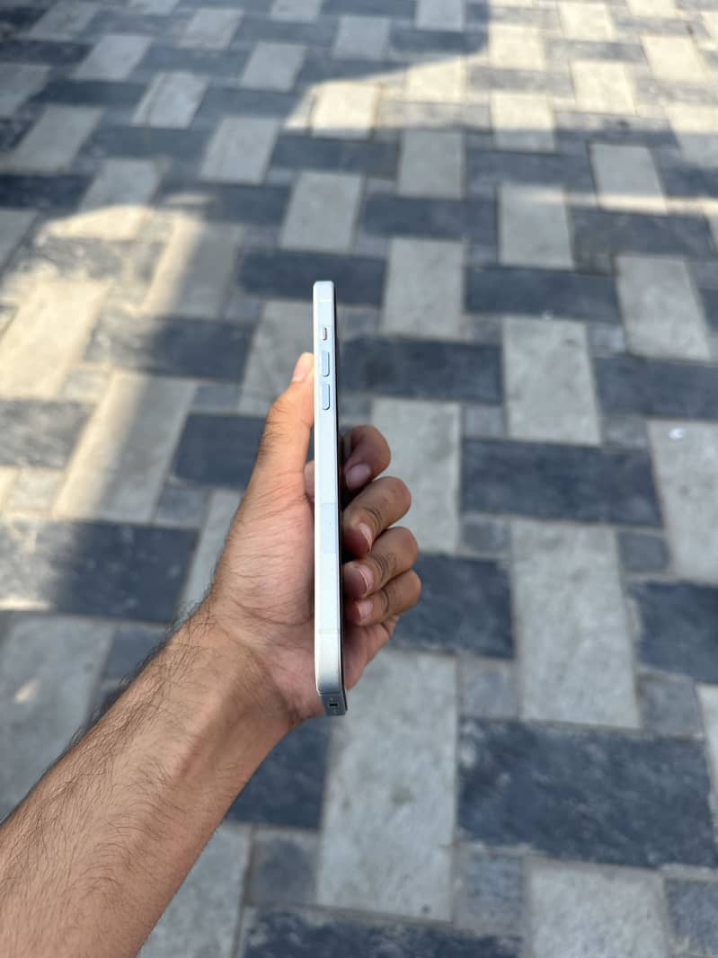 Apple iPhone 15 plus 1