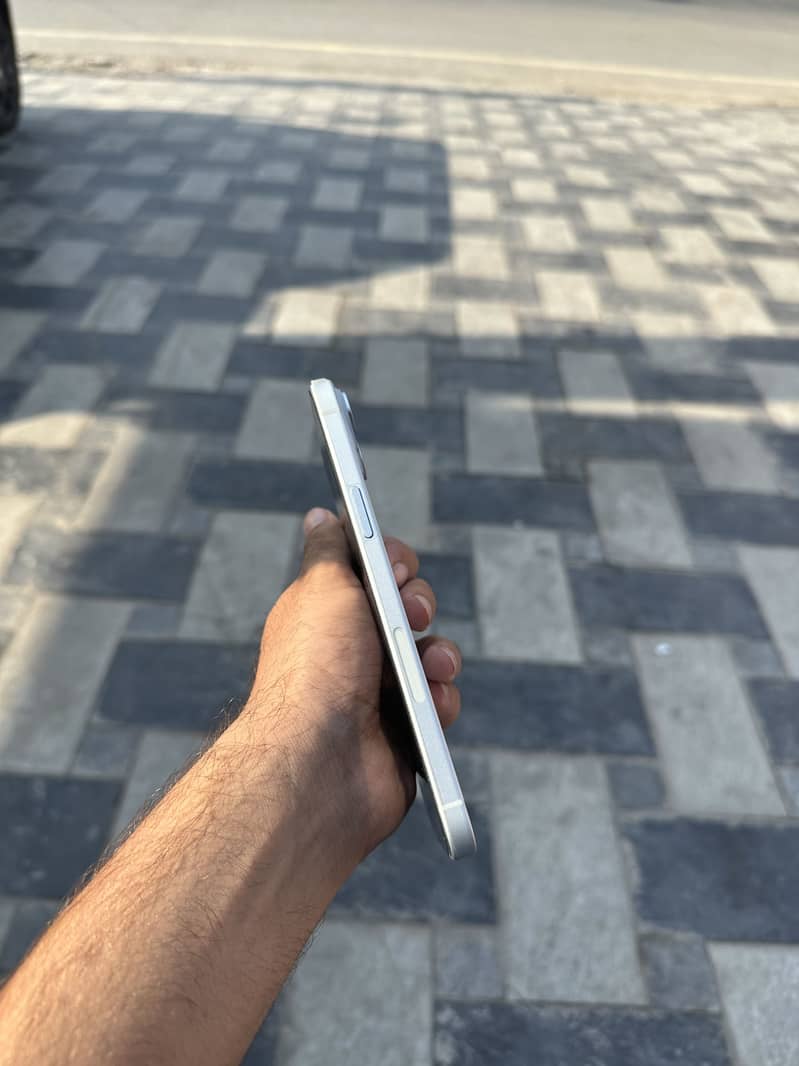 Apple iPhone 15 plus 3