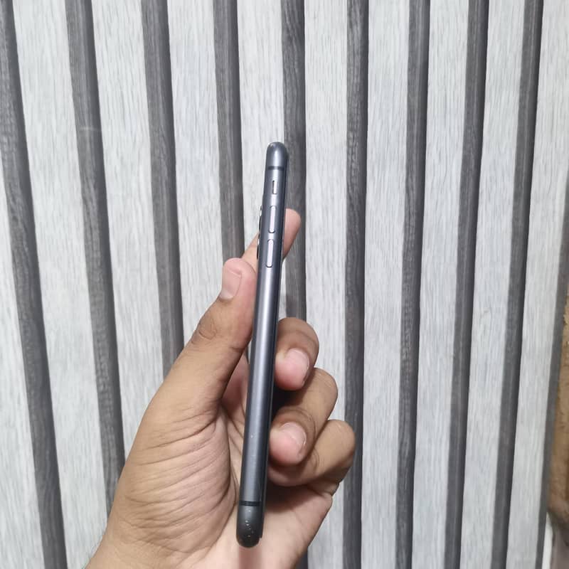 Apple iPhone 11 3