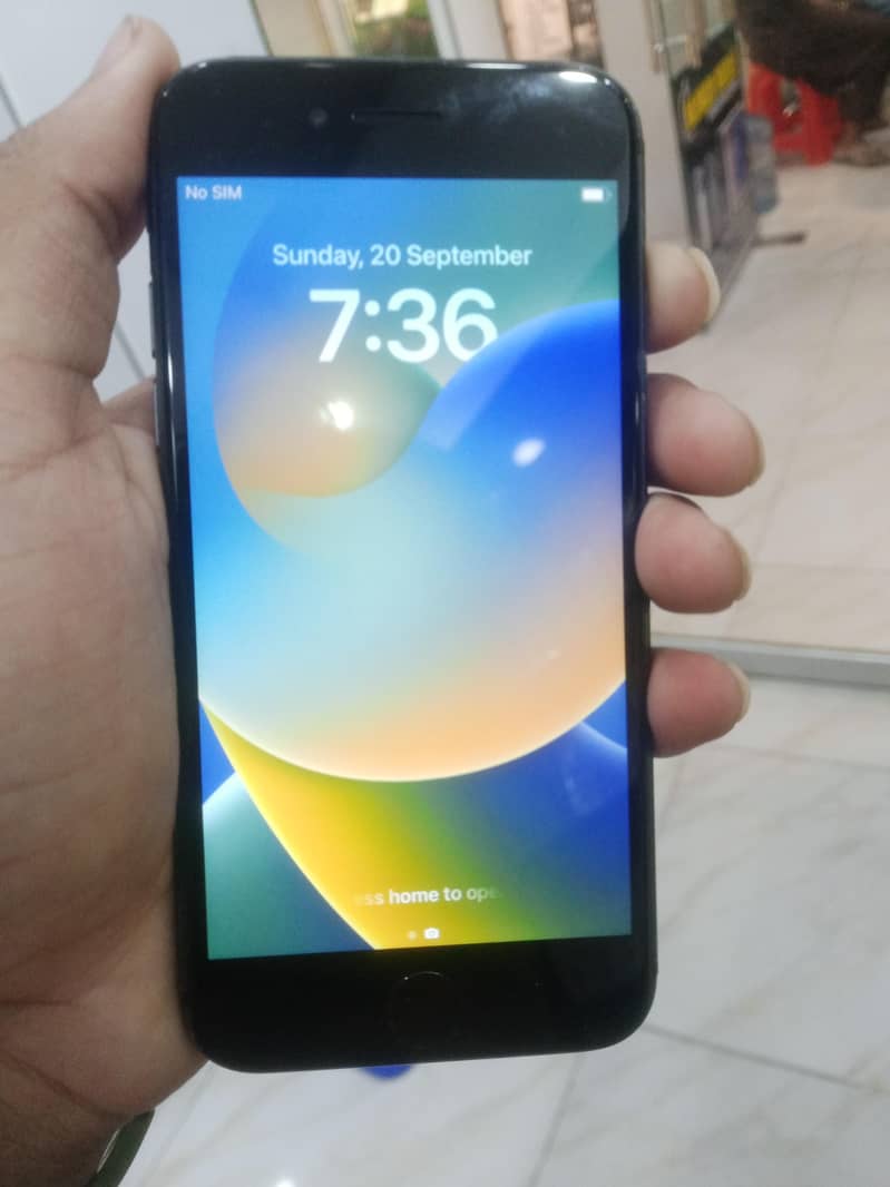 Apple iPhone 8 1