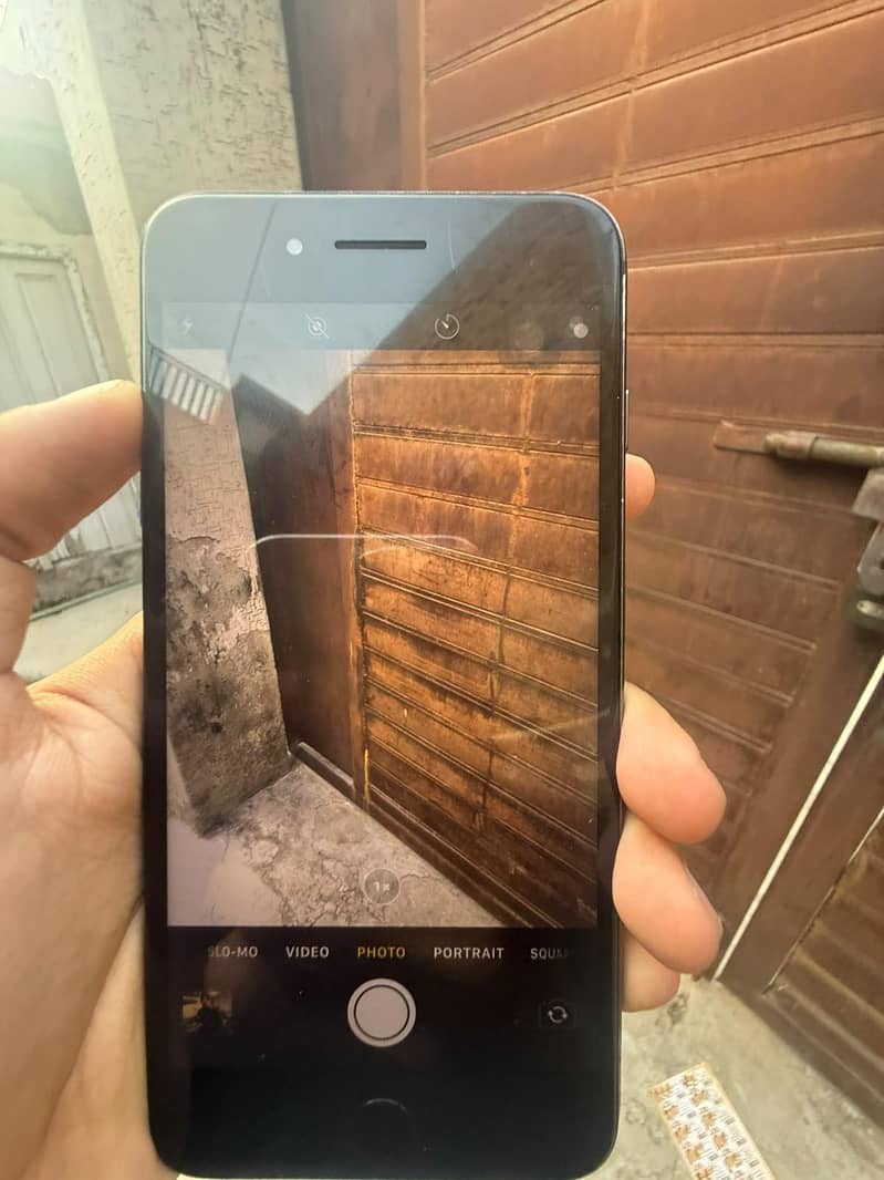 Apple iPhone 8 Plus 0