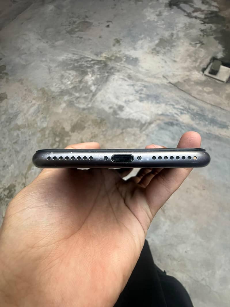 Apple iPhone 8 Plus 1