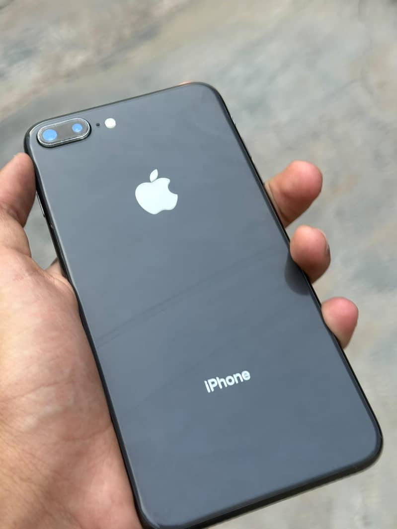Apple iPhone 8 Plus 3