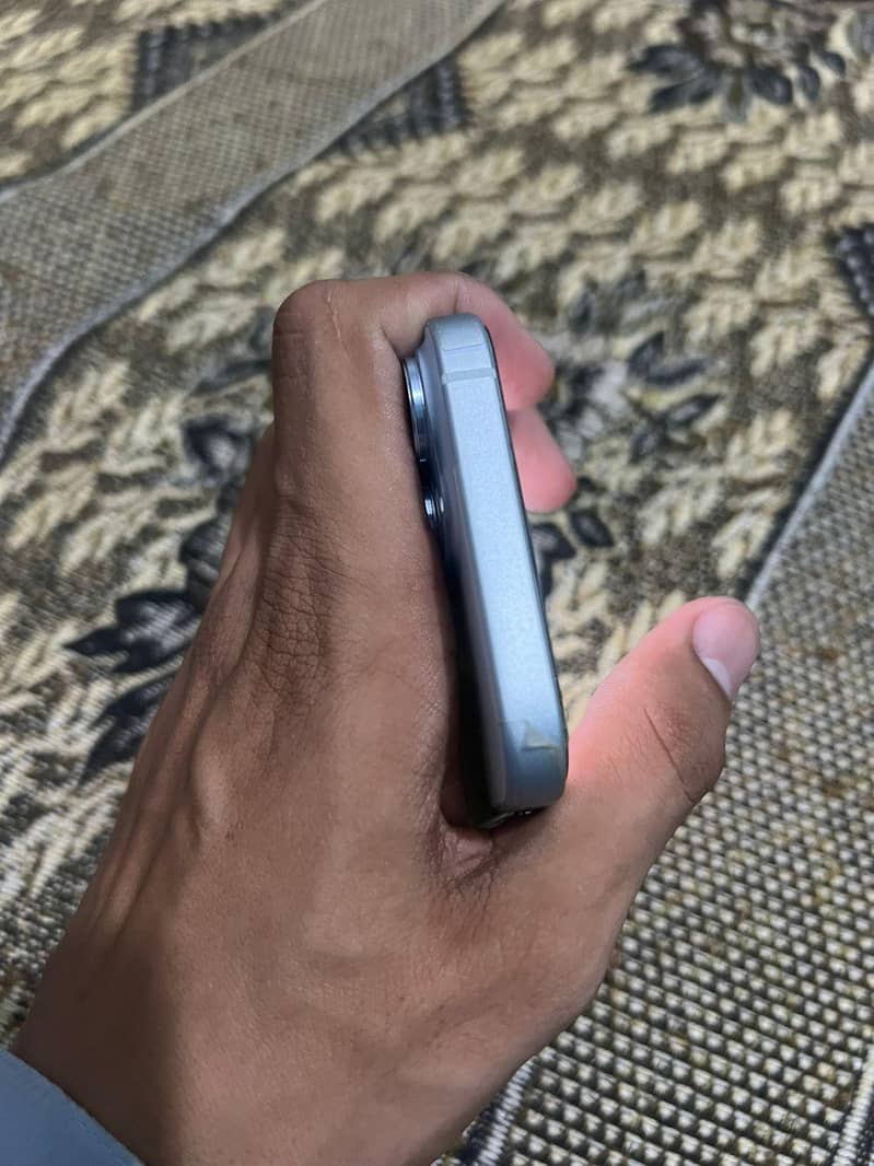 Apple iPhone 15 3