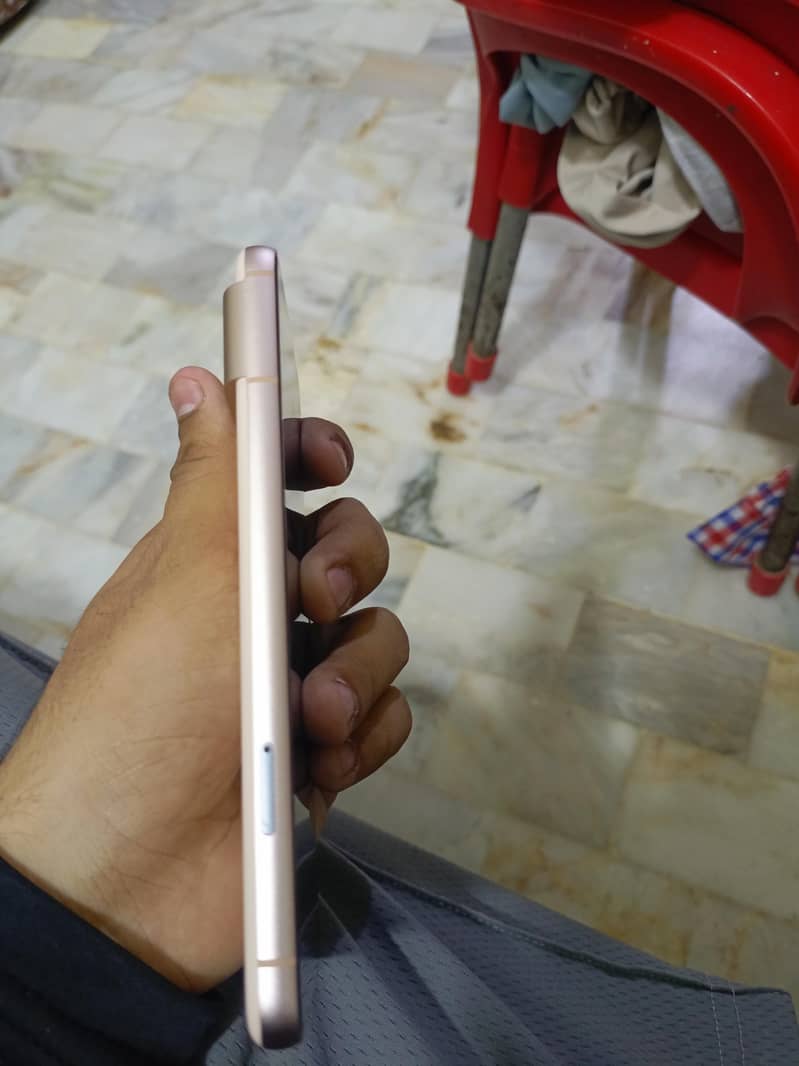 Google Pixel 8 4