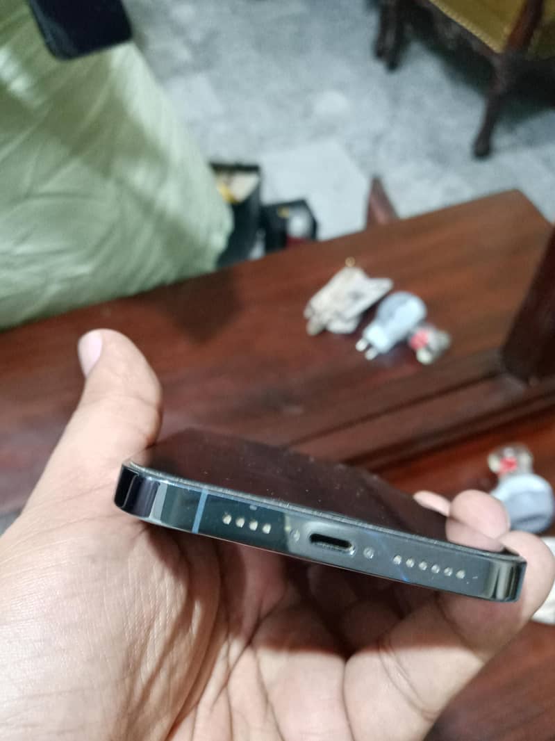 Apple iPhone 13 Pro Max 4