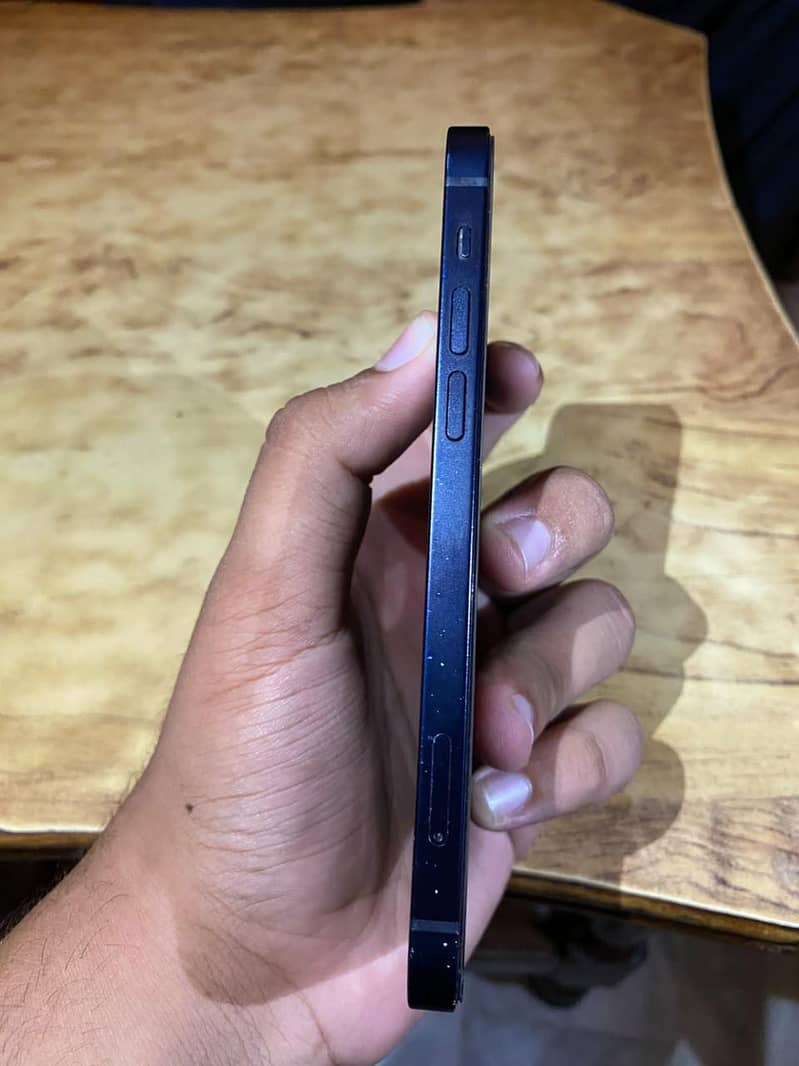 Apple iPhone 12 2
