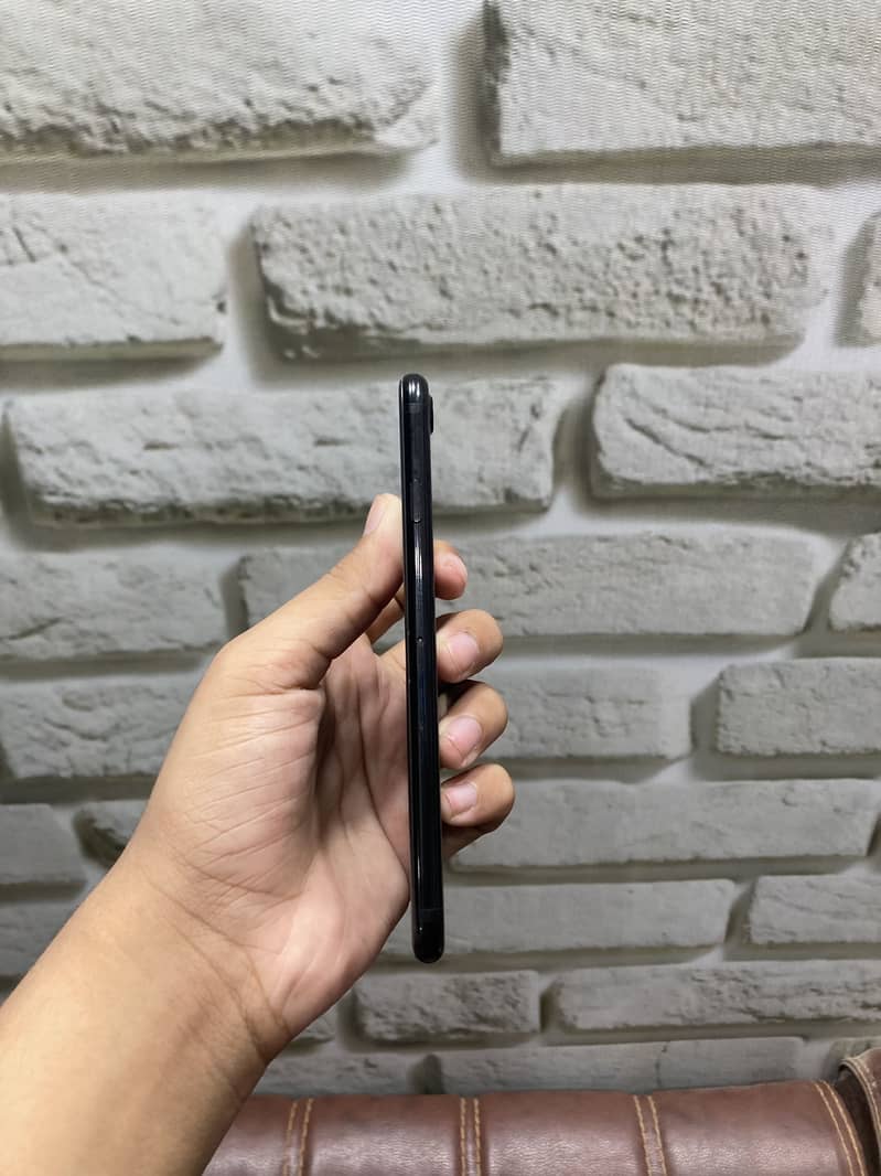 Apple iPhone 7 4