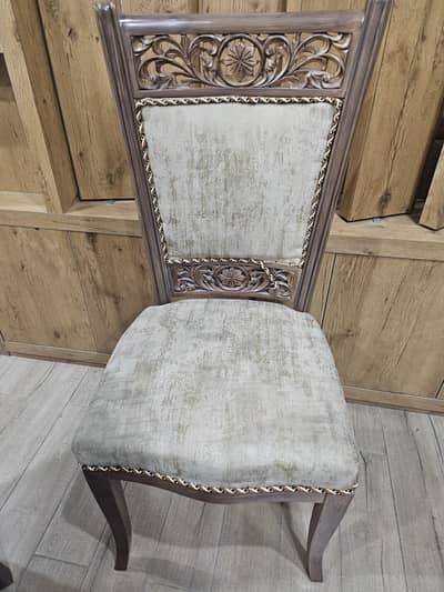 8 Chairs