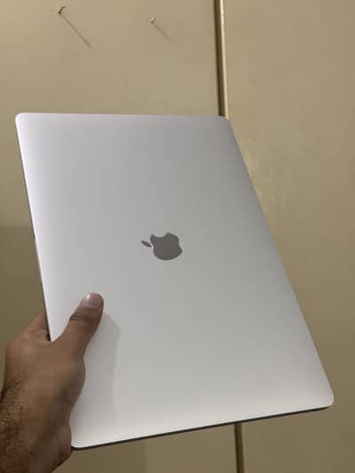 Macbook pro 15 inches 2017