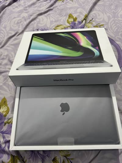 MacBook Pro M1 with complete accessories