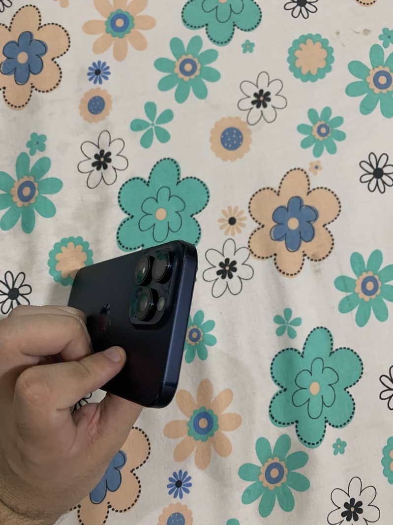 Apple iPhone 15 Pro Max 2