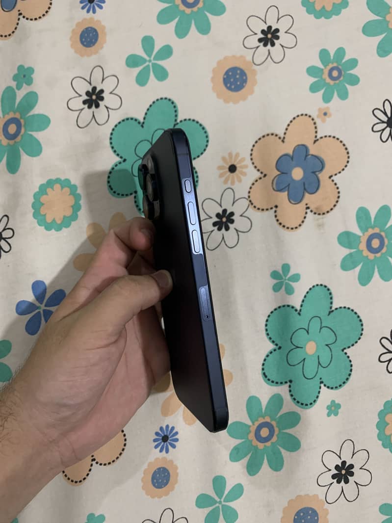 Apple iPhone 15 Pro Max 3